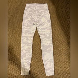 Lululemon wunder under leggings 28” ribbed fabric, white camo, size 8